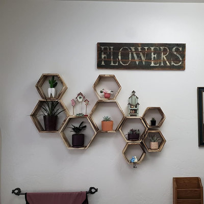 Rangement mural Honeycomb en bois au fini bois flotté pour la salle de bain, la cuisine, la chambre à coucher et le salon
