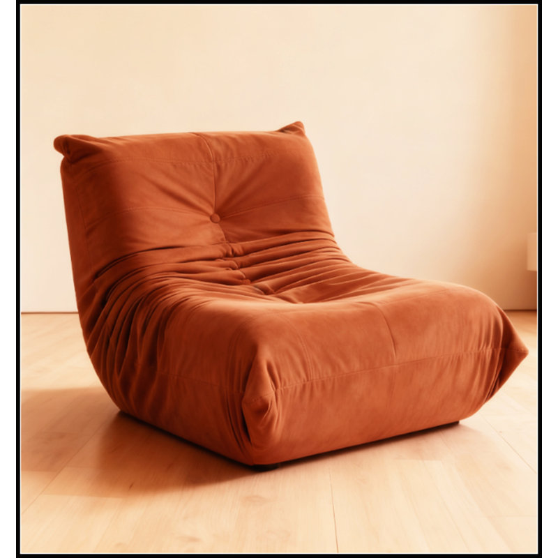 Fauteuil d'appoint luxueux avec détails capitonnés pour une assise élégante et relaxante