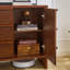 Buffet 47,3 "en noyer de style Mid-Century moderne - Armoire de rangement avec 2 portes, 3 tiroirs et poignées en bois massif pour le salon