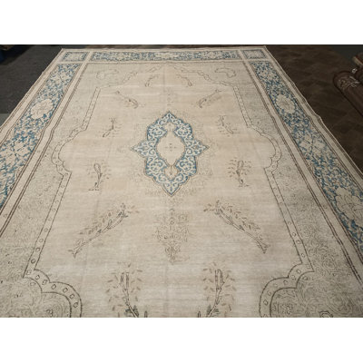 Hand Knotted Wool Oriental Rug