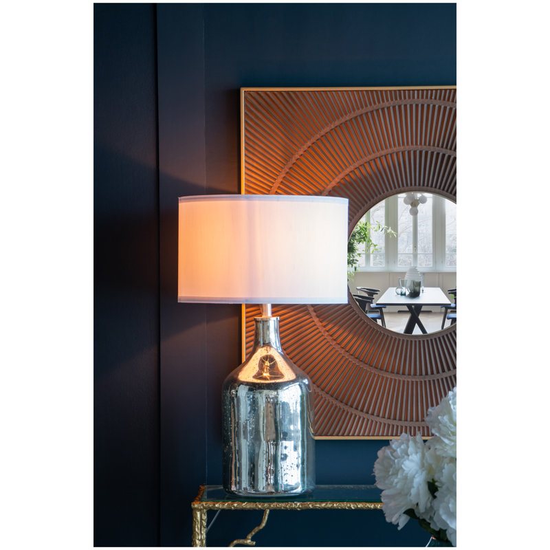 Lampe de table ronde argentée D18 x 32,2 po avec abat-jour en tissu blanc (assemblage de l'abat-jour requis)