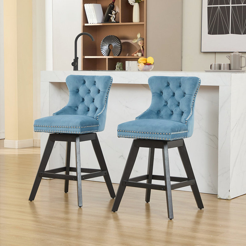 Tabourets de bar pivotants en velours avec décoration capitonnée à boutons et pieds en bois, garniture cloutée chromée, chaises de bar style loisirs, tabourets de bar, ensemble de 2