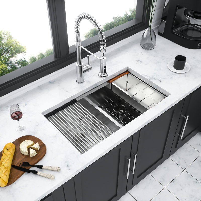 Évier de cuisine encastré à double cuve 50/50 33 po x 19 po en acier inoxydable T304 de calibre 16, cuve profonde de 10 po, façade à tablier plat pour la cuisine, guide d'eau en forme de X, revêtement à l'épreuve des intempéries, rembourrage, avec