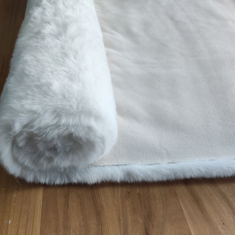 Tapis rond en fausse fourrure blanche à poils longs tissé à la machine Camela, Rond 4 pi 11 po