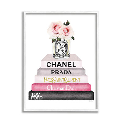 Pile à livres avec bougie rose rose par Amanda Greenwood - cadre flottant