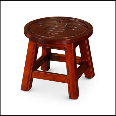 Charmant escabeau en bois sculpté avec des designs fantaisistes et une fabrication robuste, parfait pour la maison et le bureau.