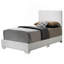 Charmant lit simple blanc pour tous les âges-1063844750-1063844749
