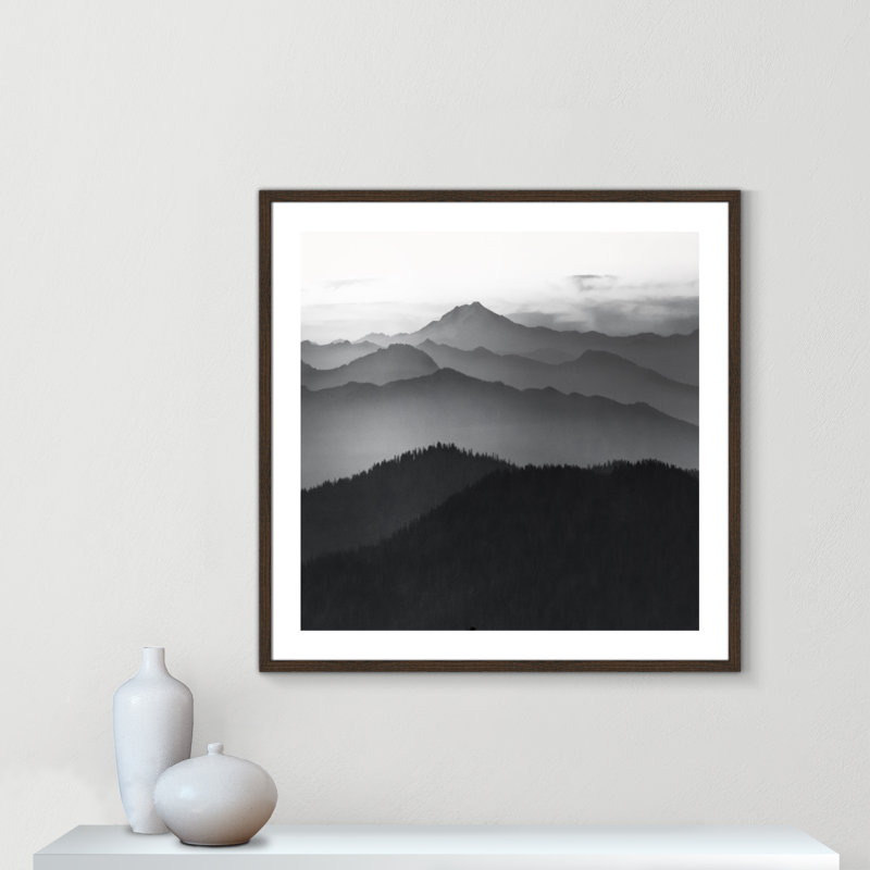 Cascades par Danita Delimont - reproduction de photo encadrée, H 32 po x l 32 po x P 0,75 po, Encadré de bois de noyer