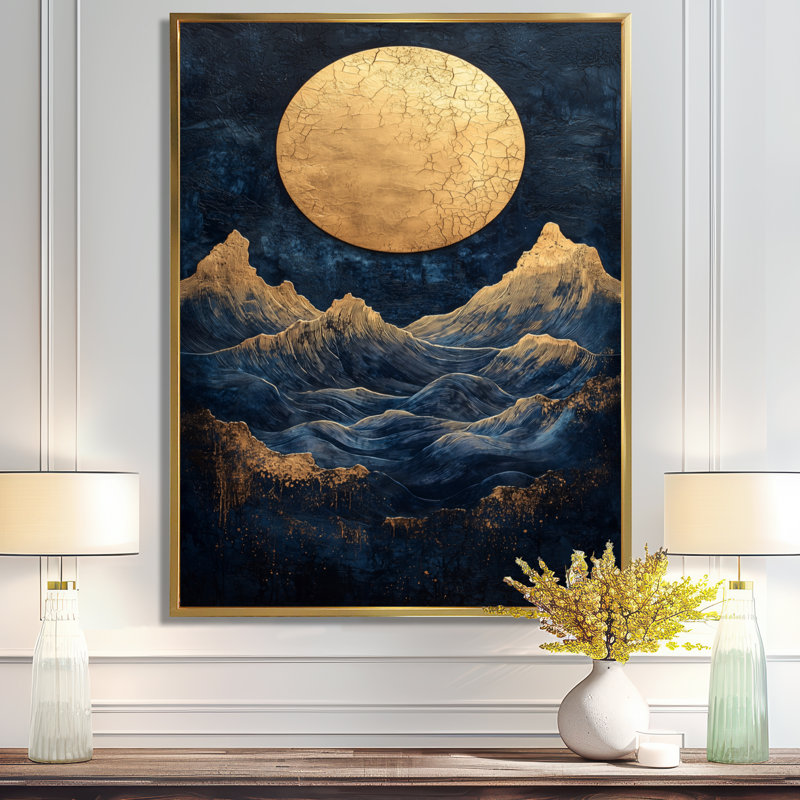 Décoration murale lune dorée sur un paysage côtier liquide II - lune, H 32 po x l 24 po, Reproduction avec cadre flottant