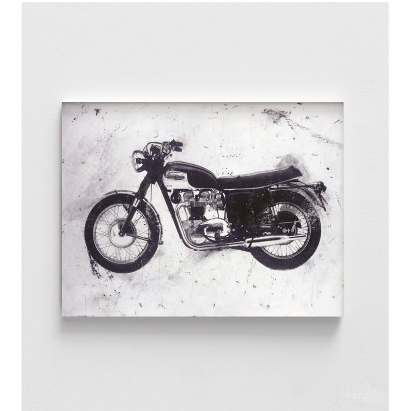Moto noir par JB Hall, décor de vélo noir et blanc, garage garage, H 8 po x l 10 po, Reproduction encadrée sans passe-partout