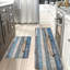 Planches de bois bleu patiné, 2 tapis de cuisine antidérapants