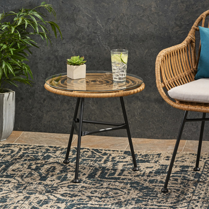 Élégante table avec plateau stable et côtés en verre trempé moderne