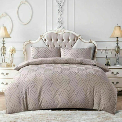 Garnes Polyester Damask Duvet Cover Set with Pillowcases