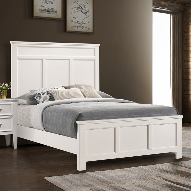 Jonnathan Wood Standard Bed, White, Full