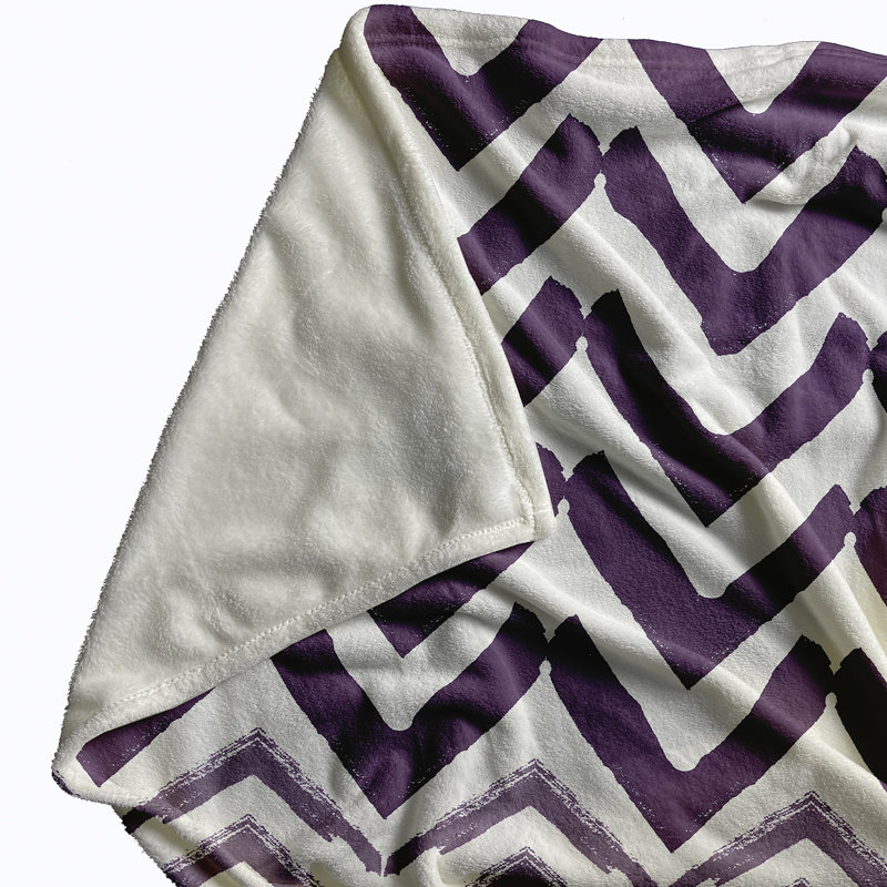 Couverture en molleton Jagged Graffiti, L 50 po x L 60 po, Mauve
