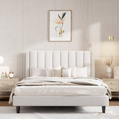 Lit plateforme tapissier avec velours et tête de lit rayée Stauton