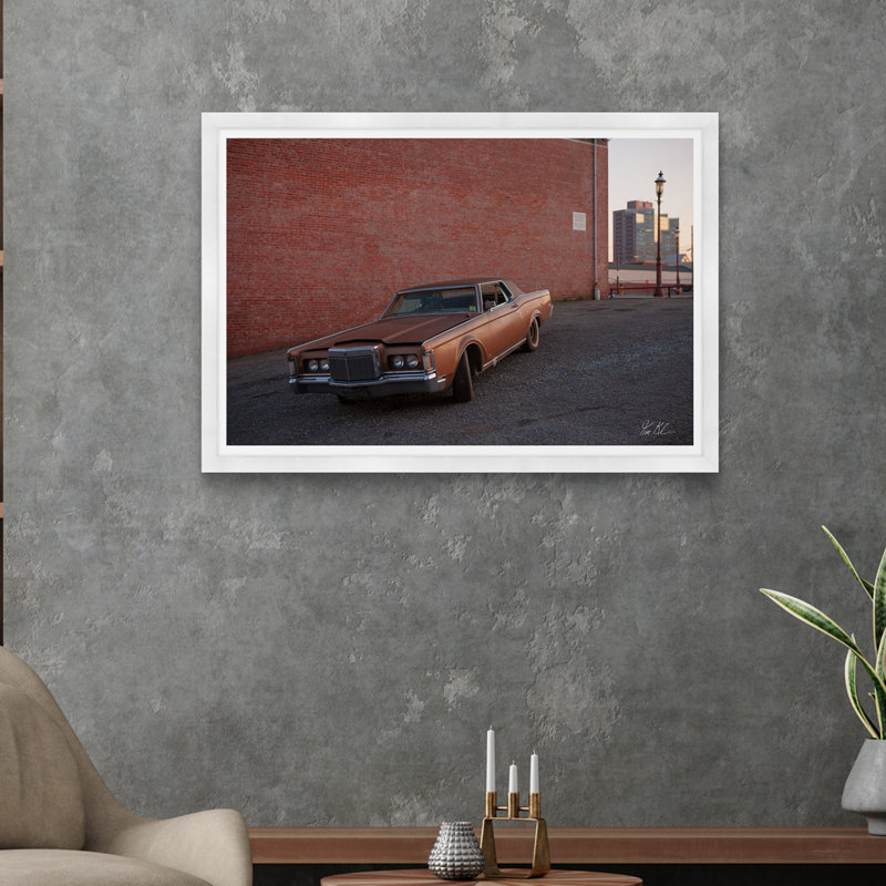 Lincoln Town Car, Cadre blanc, H 29 po x l 42 po x P 1,5 po