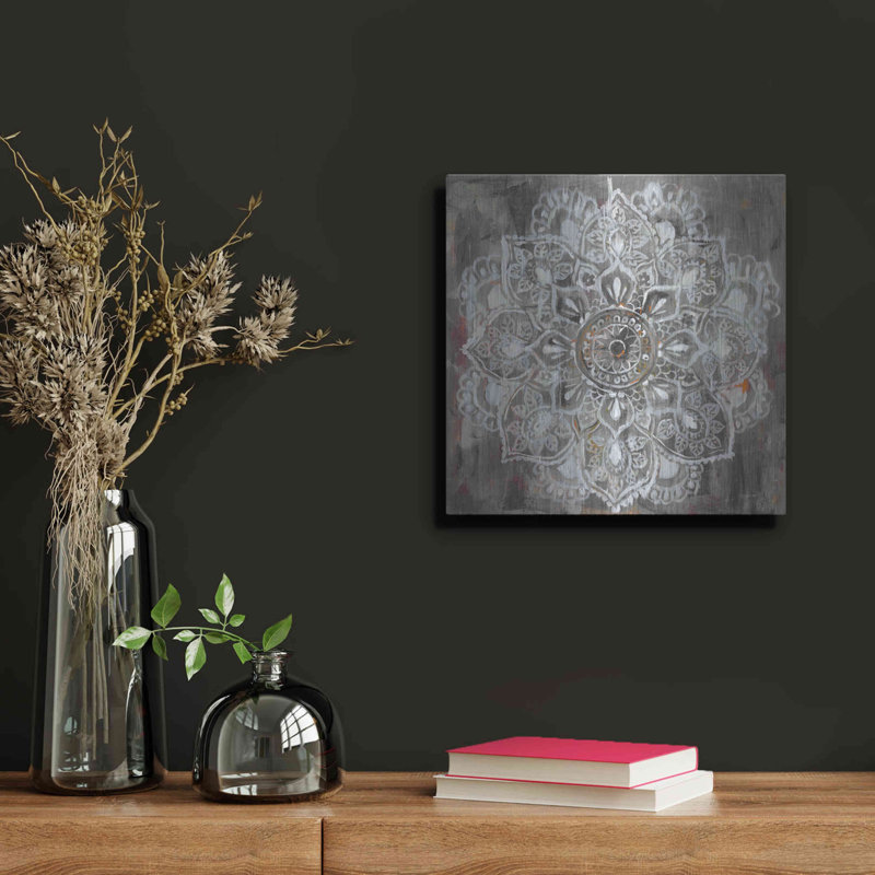 «Mandala in Neutral II» par Danhui Nai, H 12 po x l 12 po