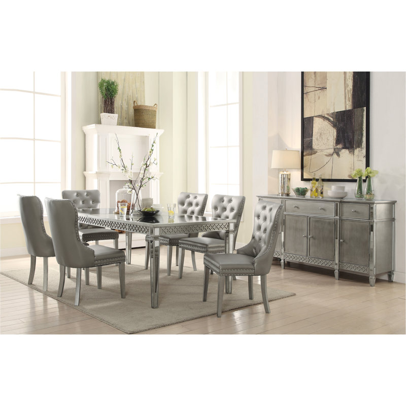 Ensemble de 2 chaises d'appoint en cuir synthétique champagne et finition champagne