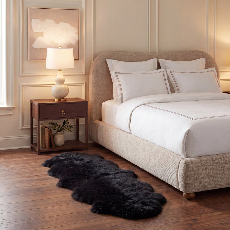 Tapis noir en peau de mouton à poil long fabriqué à la main Tateos, Tapis de couloir 2 pi x 6 pi