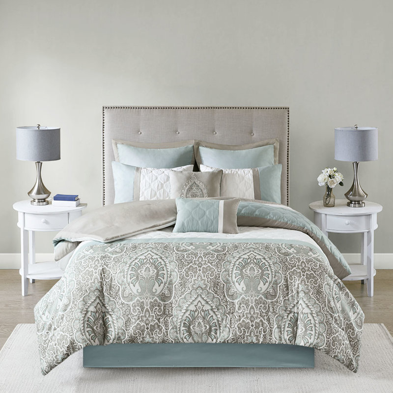 Édredon 8 pièces pour très grand lit, conception de courtepointe et teintes taupe, intérieur, nettoyage facile pour le très grand lit, détail, mélange de bruns, rembourrage, entretien facile