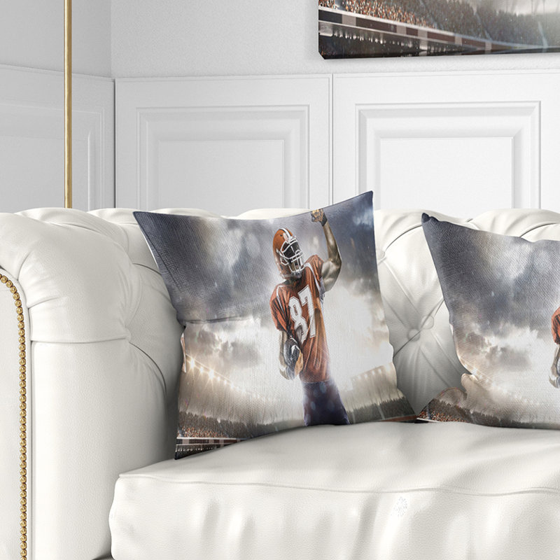 American Footballer on Stadium - Coussin imprimé sport, 16 po x 1 po, Coussin décoratif