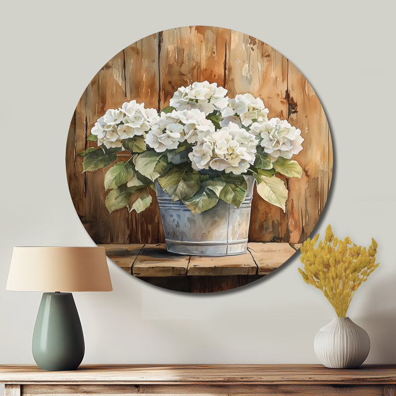 Hortensias sur la table de grange I - hydrangées rondes, art mural en métal blanc traditionnel, H 23 po x l 23 po