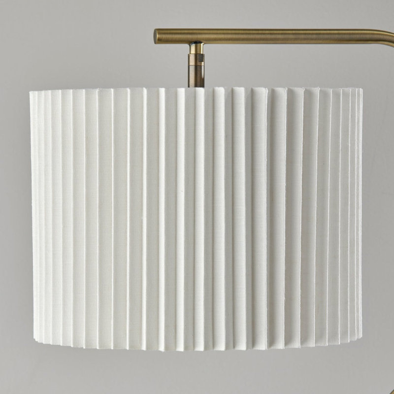 Lampe sur pied traditionnelle 60 po Bedivere, Laiton antique