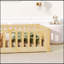 Lit plateforme au sol avec garde-corps et porte-805319143-811018462