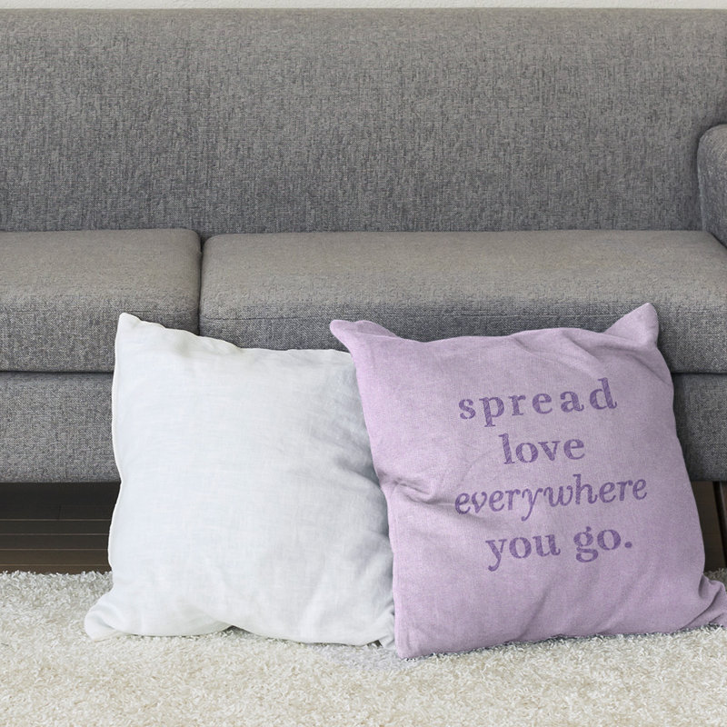 Coussin de sol à motif d’amour spread, H 36 po x l 36 po, Violet