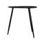 Table d'appoint triangulaire en bois massif noir, idéale pour mettre en valeur vos objets de décoration. Hauteur : 51 cm. Finition : bois de manguier. Poids : 3,9 kg.