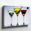 Toile, une élégante composition minimaliste avec trois verres à martini élégants, art mural en rangée contre une toile blanche épurée-1185015176
