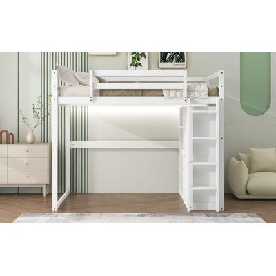 Lit mezzanine double en bois avec garde-robe intégrée et tablettes de rangement, lumière DEL
