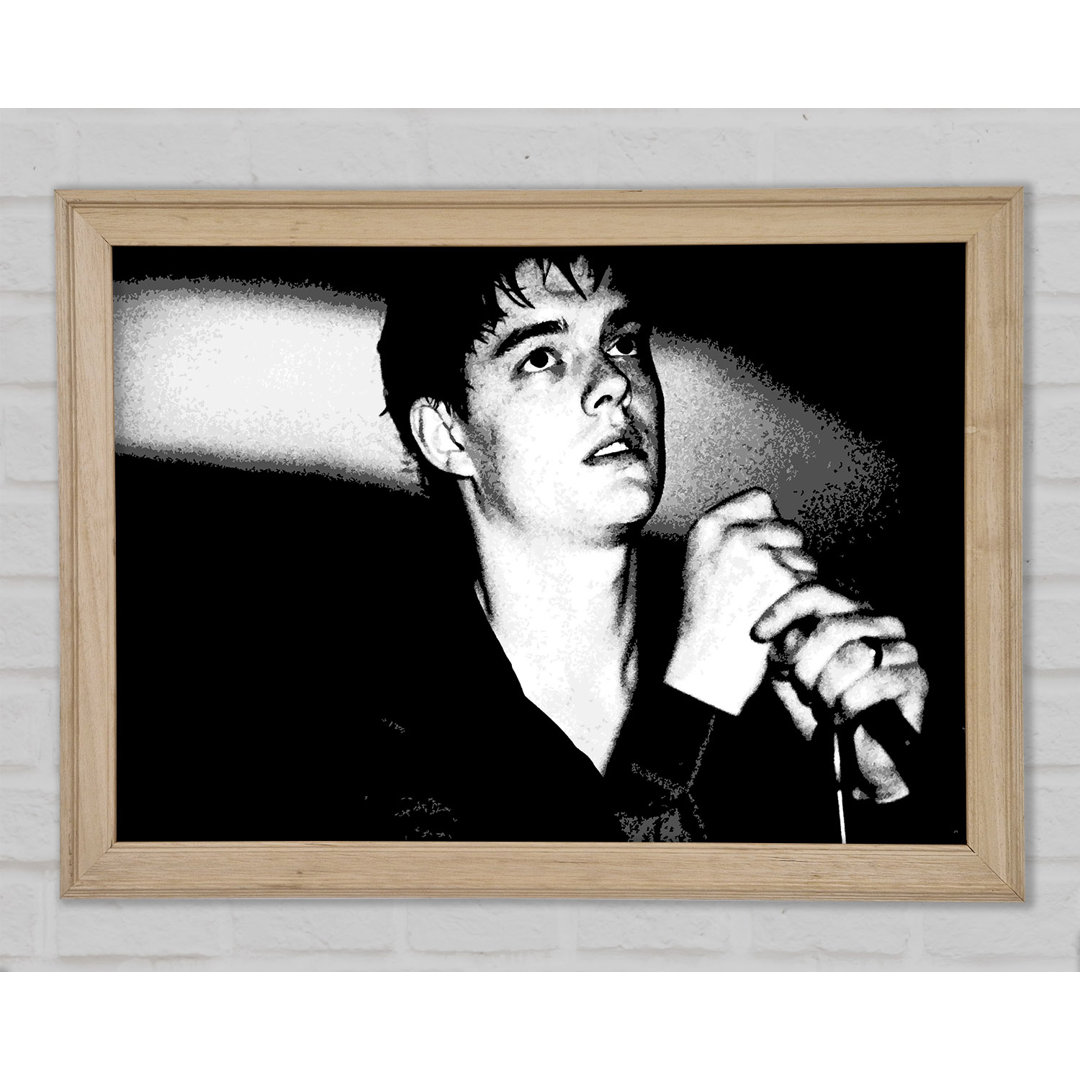 Ian Curtis B N W - Einzelne Bilderrahmen Kunstdrucke