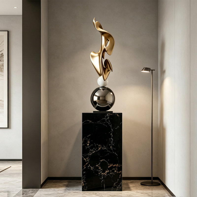 Sculpture d'art géométrique moderne de 160 cm (62,99 pouces) plaquée électrolytiquement avec socle noir, Or/noir