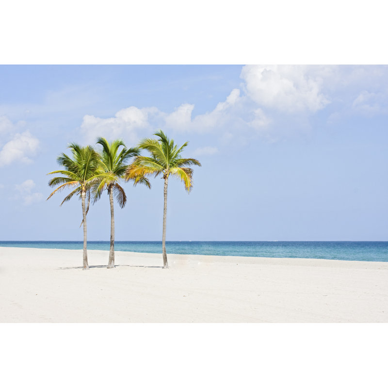 «Beautiful Tropical Beach» par Fotomak - Photographie sur toile tendue, L 36 po x H 24 po