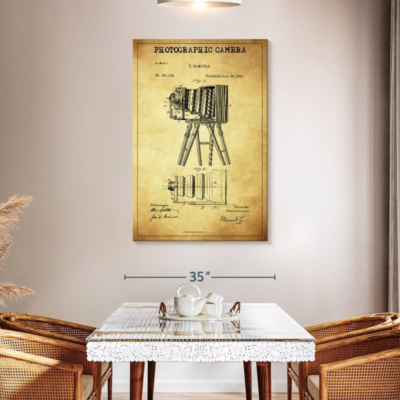 Appareil photographique Ladarrin, H 48 po x l 32 po