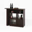 Armoire de bar rotative avec 6 espaces de rangement et 2 portes en verre nervuré, panneaux de fente de table d'aspect noyer pour la décoration intérieure