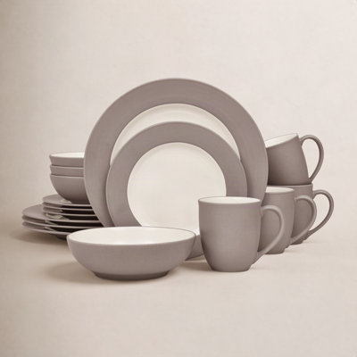 Colorwave Stoneware Dinnerware Set - Service for 4