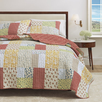 Cottage Floral Patchwork Quilt Set With Shams