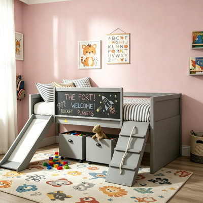 Lit mezzanine simple avec glissade, lit mezzanine en bois massif avec structure d'escalade et 2 boîtes de rangement, cadre de lit mezzanine pour enfants avec tableau noir à double face pour jouer, mobilier de chambre d'enfant multifonctionnel et sécuritaire pour enfants, gris.
