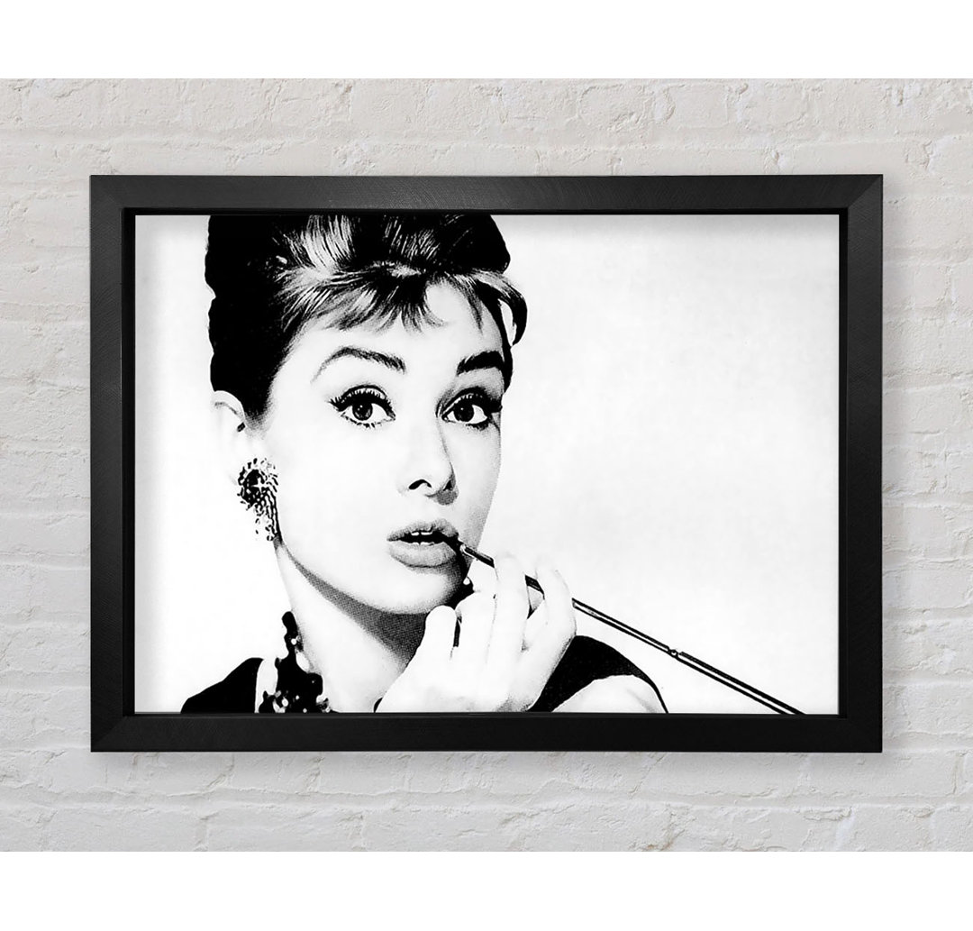 Audrey Hepburn Zigarette 1 Gerahmter Druck