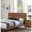 Lit plateforme en bois de noyer moyen-oriental de style Mid-Century, tête de lit à panneau, pieds fuselés, conception moderne de rénovation de chambre à coucher, installation pour matelas-1155934673