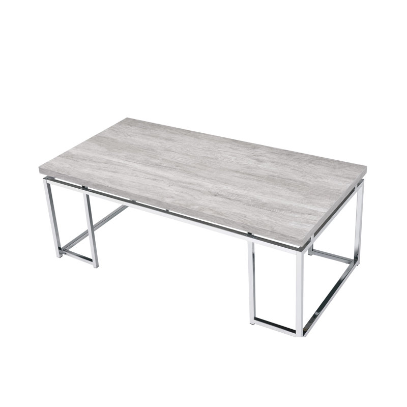 Table basse en chêne naturel avec base en métal - Finition et durabilité