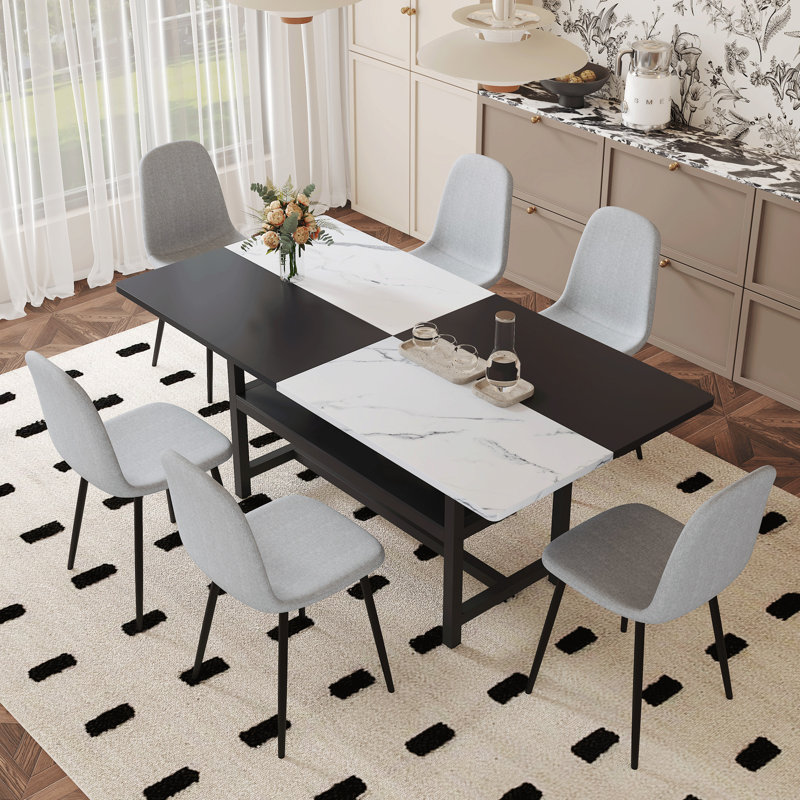 Ensemble de table et de chaises 71,7 po x 35,4 po avec table de rangement épissée avec fonction de rangement au milieu des pieds de la table.