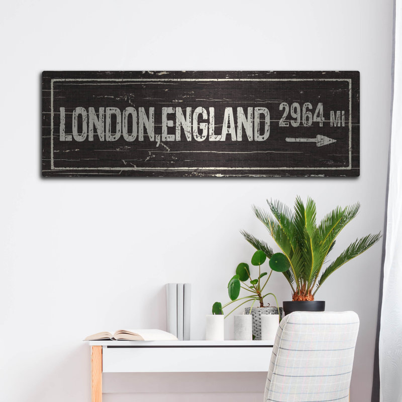 Art mural luxueux «Destination Signs 4» par Pela Studio, H 16 po x l 48 po