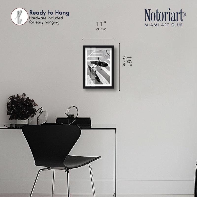 «Board Beauties II» par Notoriart, Noir, H 16 po x l 11 po