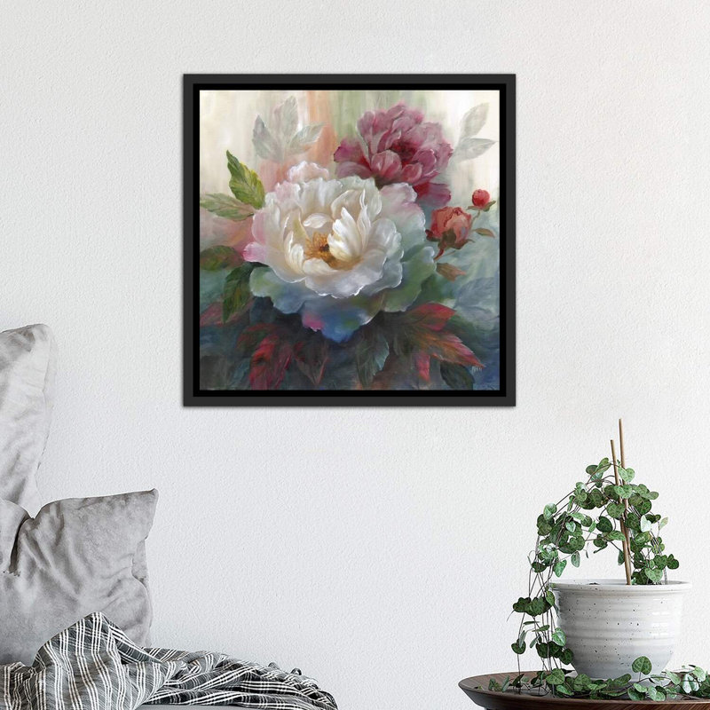 «Roses» - Impression encadrée sur papier, H 18 po x l 18 po x 1,5 po, Toile avec cadre noir patiné