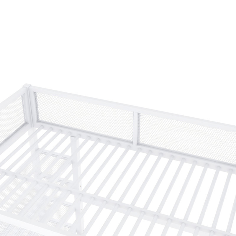 Lit mezzanine en métal avec 4 tablettes en blanc