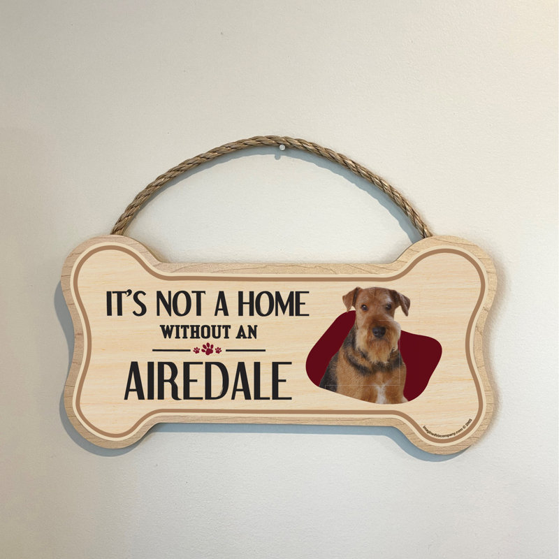 Ce n'est pas une maison sans notre enseigne de race en bois en forme d'os Airedale